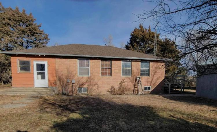 3 Bedrooms1.5 Bathroom on 3.70 Acres at 454 E 1300 Road