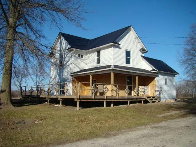 3 Bedrooms2 Bathroom on 3.30 Acres at 2040 100th St