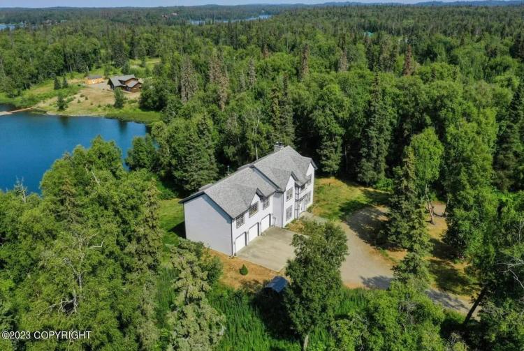 Lakefront home in Nikiski on 6.33 acres!