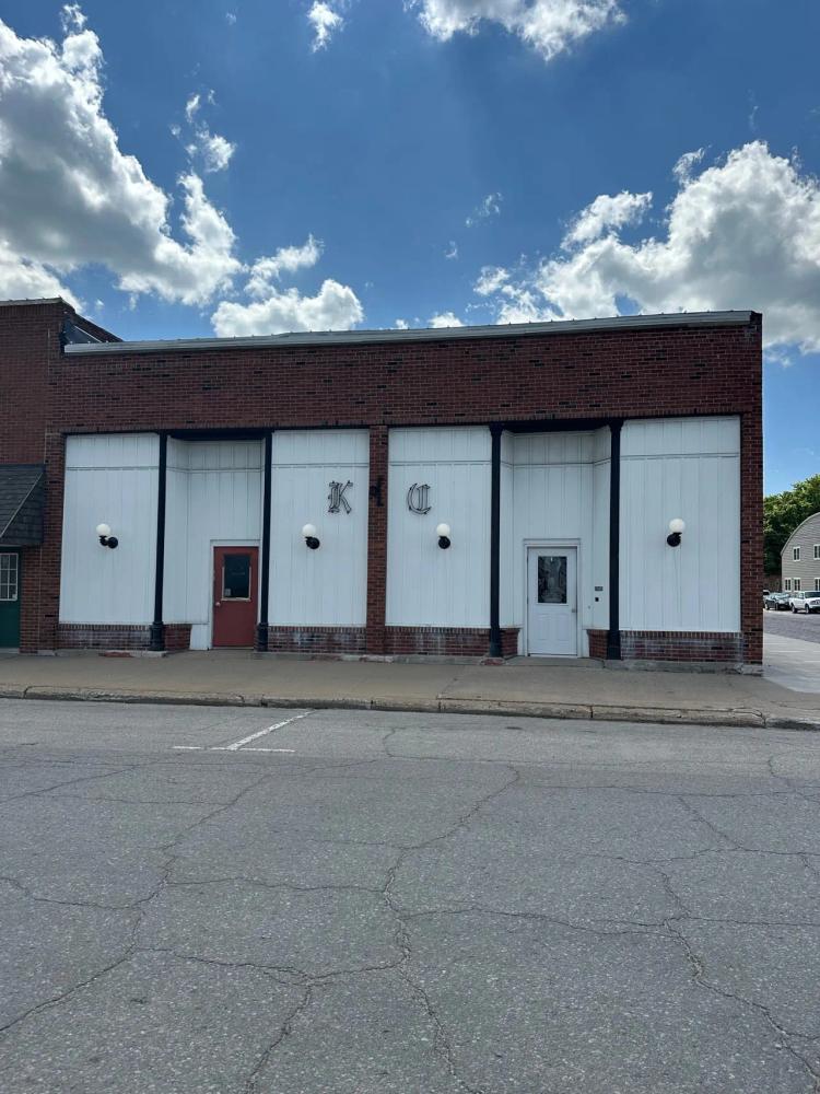 Commercial building for sale in Albia, IA