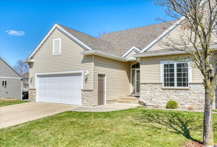 3 Bed, 3 Full Bath Town Home in Stonehedge, Rochester, MN