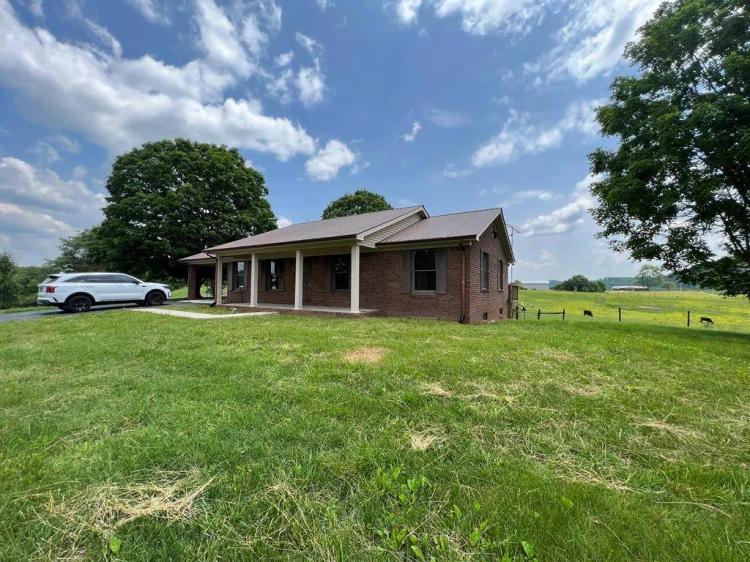 3 Bedrooms2 Bathroom on 77.10 Acres at 1017 Bakerton Ferry Rd