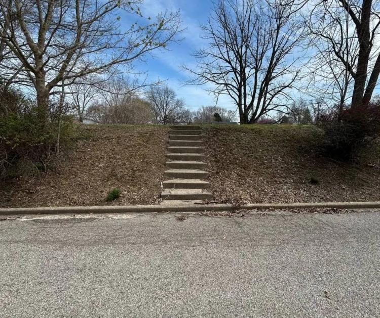 814 3rd St Carmi, IL 62821