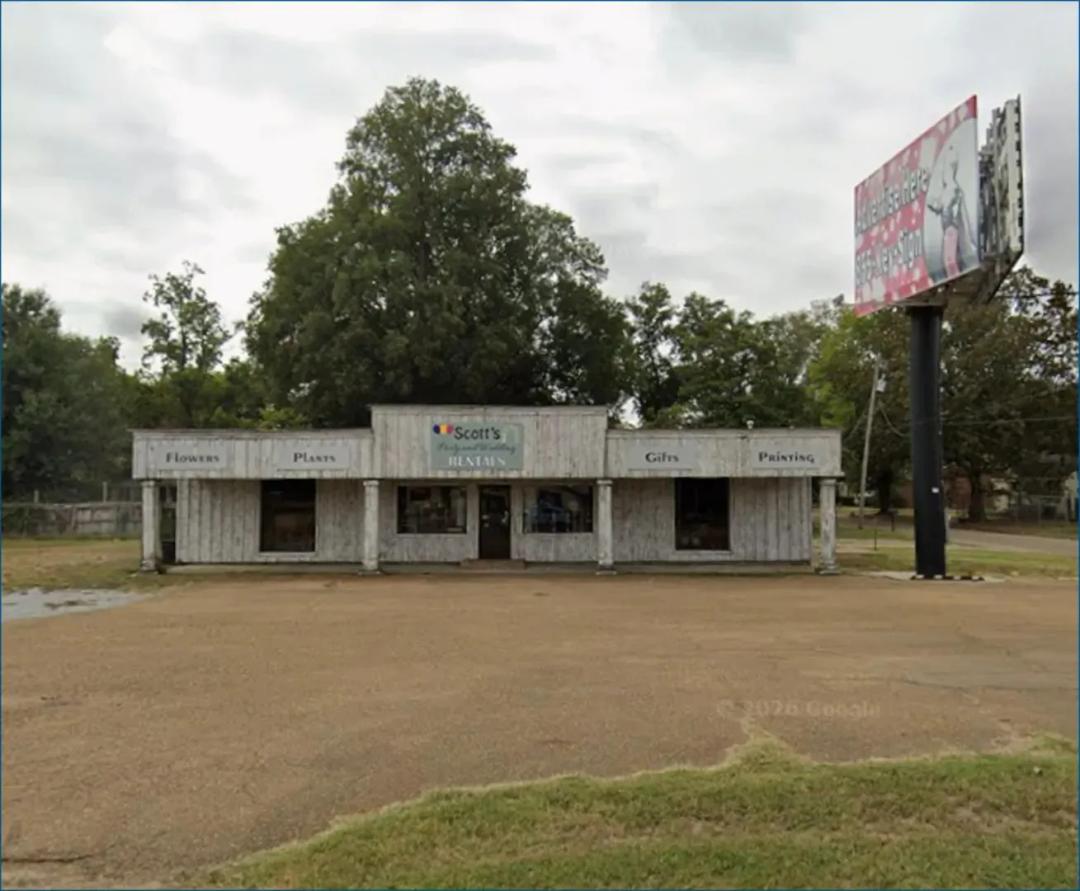 Commercial Property in Sunflower County at 421 Highway 82 W in Indianola, MS