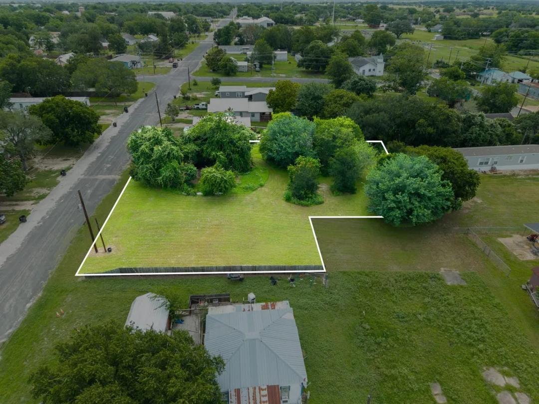 712 South St, Schulenburg