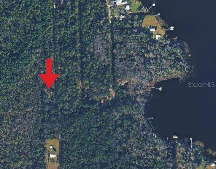 Peaceful building lot near George's Lake in Florahome.