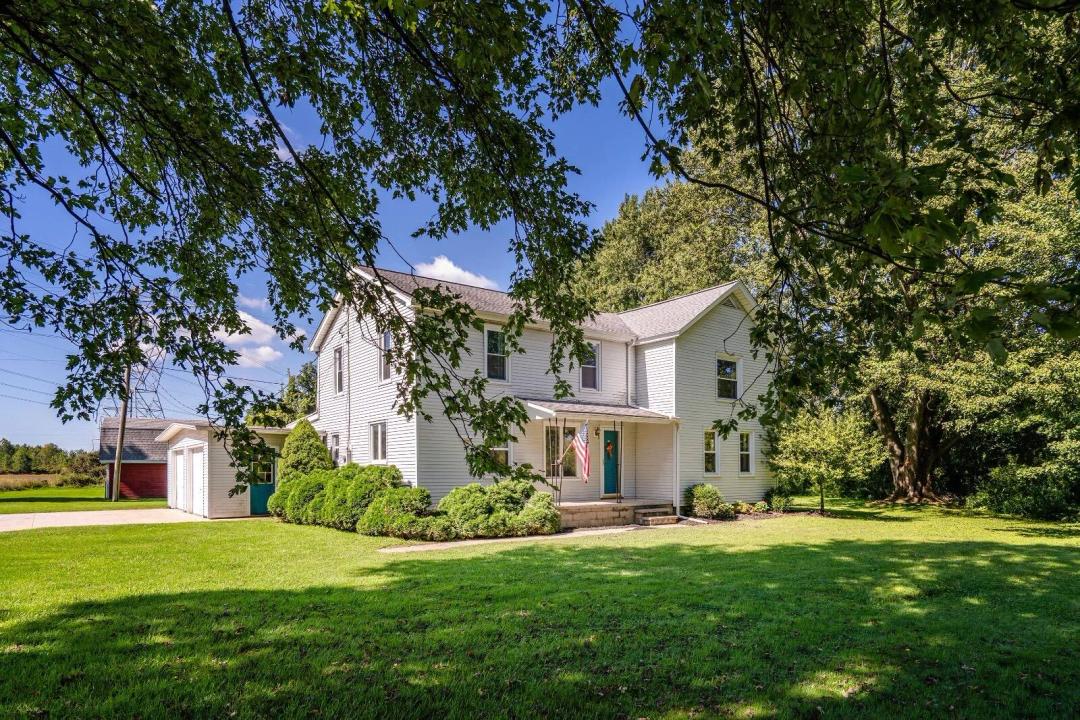 ROYALTON: 4BEDROOM FARMHOUSE ON 32 ACRES
