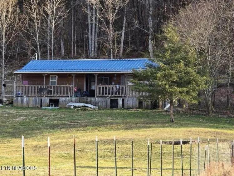 20 sprawling acres in Thorn Hill