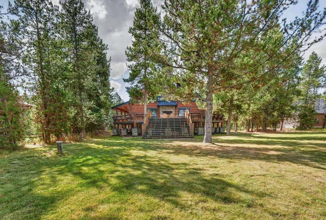 Henry's Fork Ace High Lodge