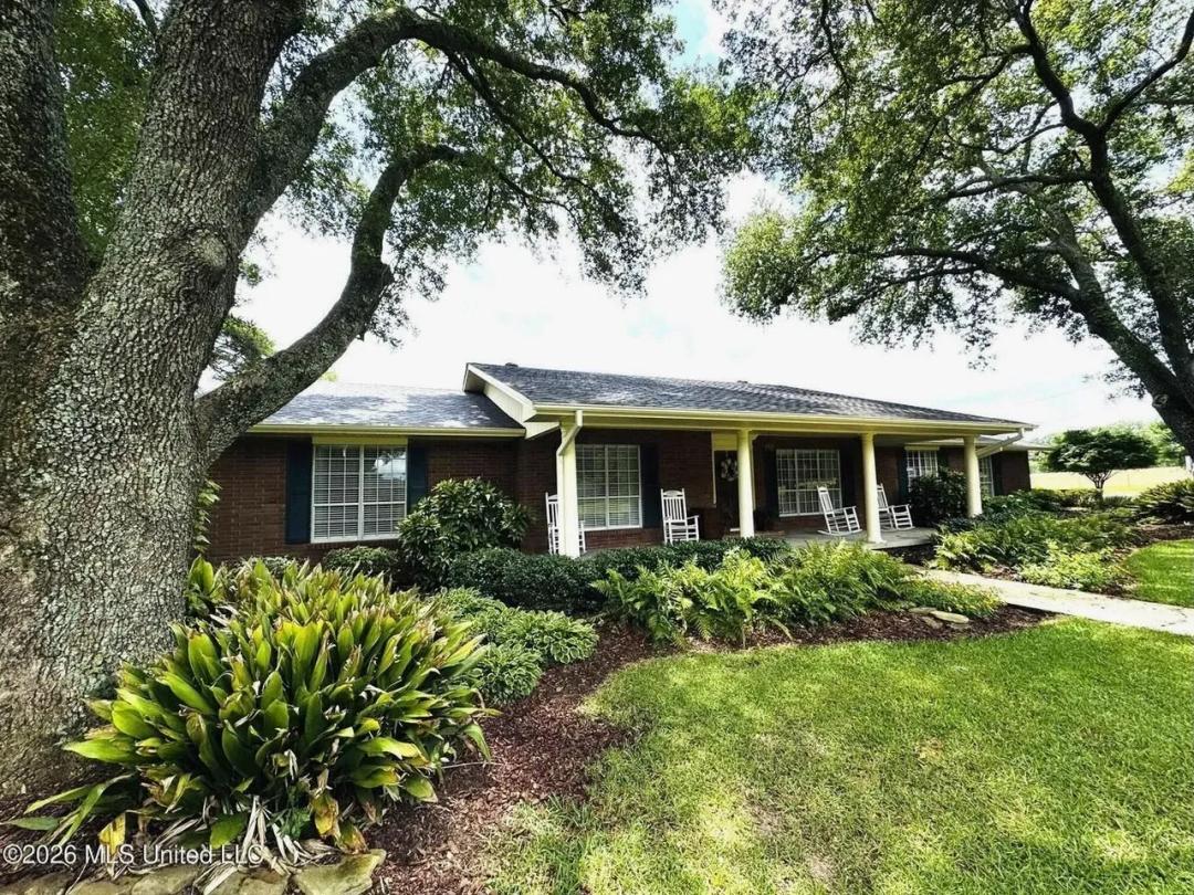  Gillsburg MS Farmhouse Estate on 12.79 Acres 