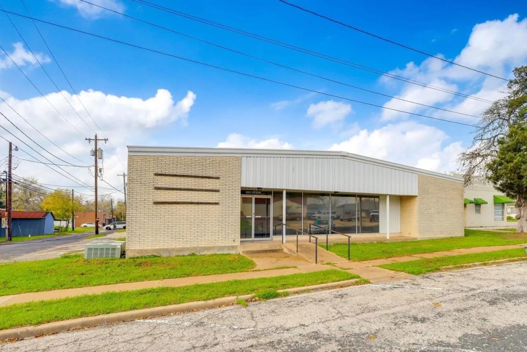 605 Upton Ave, Schulenburg
