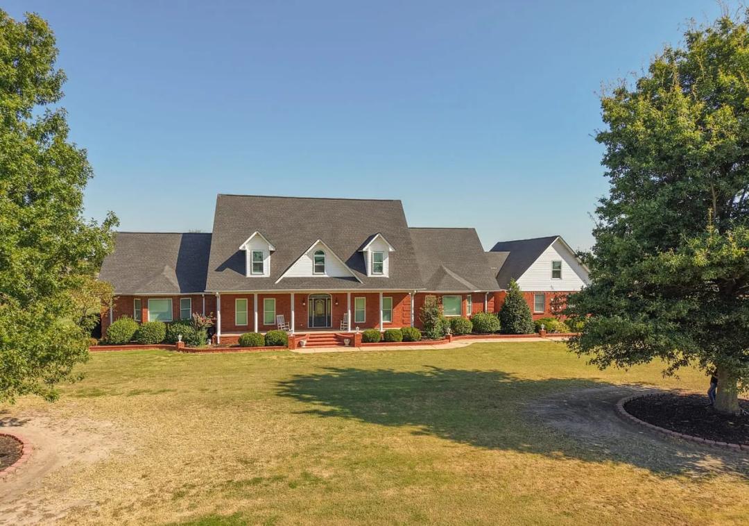 6 Bedroom Home on 2 Acres in Mississippi County AR