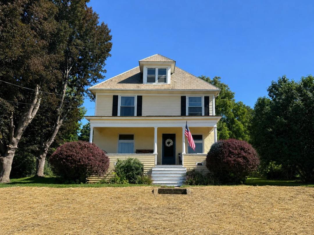 HISTORIC CHARACTER, RIVER VIEWS &amp; 3 ACRES OF BEAUTY.