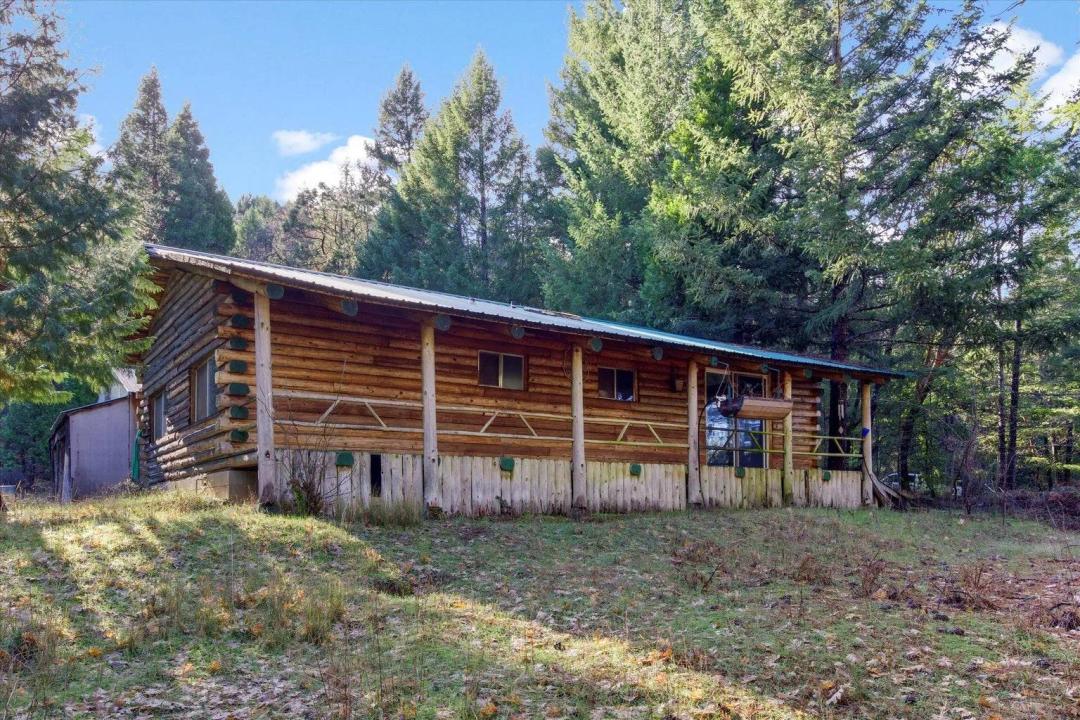 Creekfront off-grid cabin on 120 acres private yet close to town