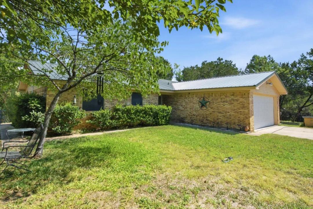 135 Indian Mountain Court, Granbury, Texas 76048