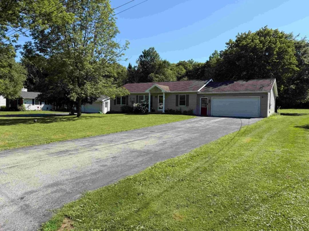 Ranch Home in South Wales NY 6678 Willow Terrance