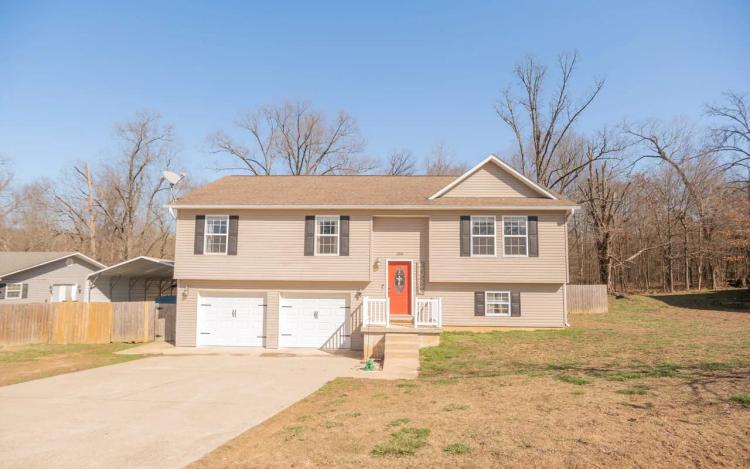 5 Bed, 3 Bath Home For Sale in Poplar Bluff, MO