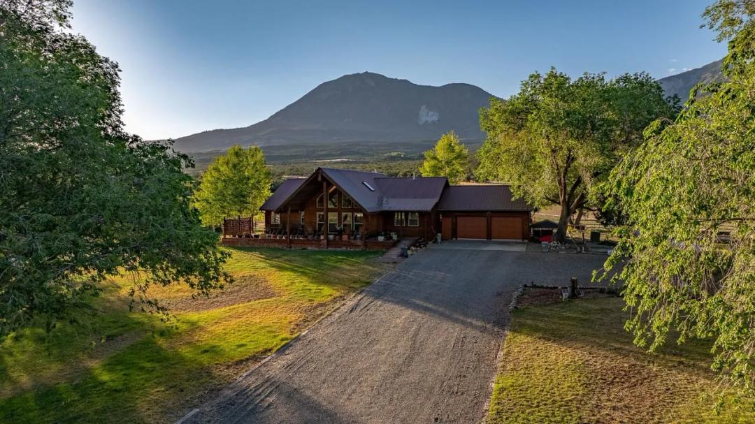 Elk Vista Ranch: Mountain Views, Hunting and Acreage