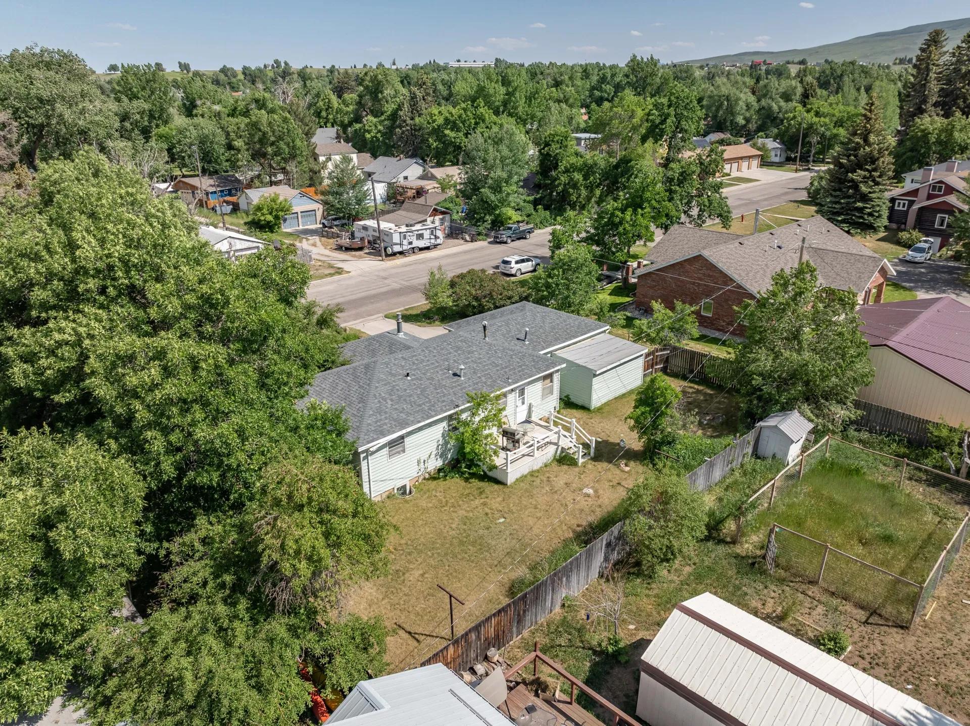 15609982-32
