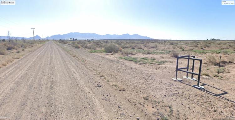 5 acres developing area outside of Deming New Mexico - Site-builds Mobiles allowed