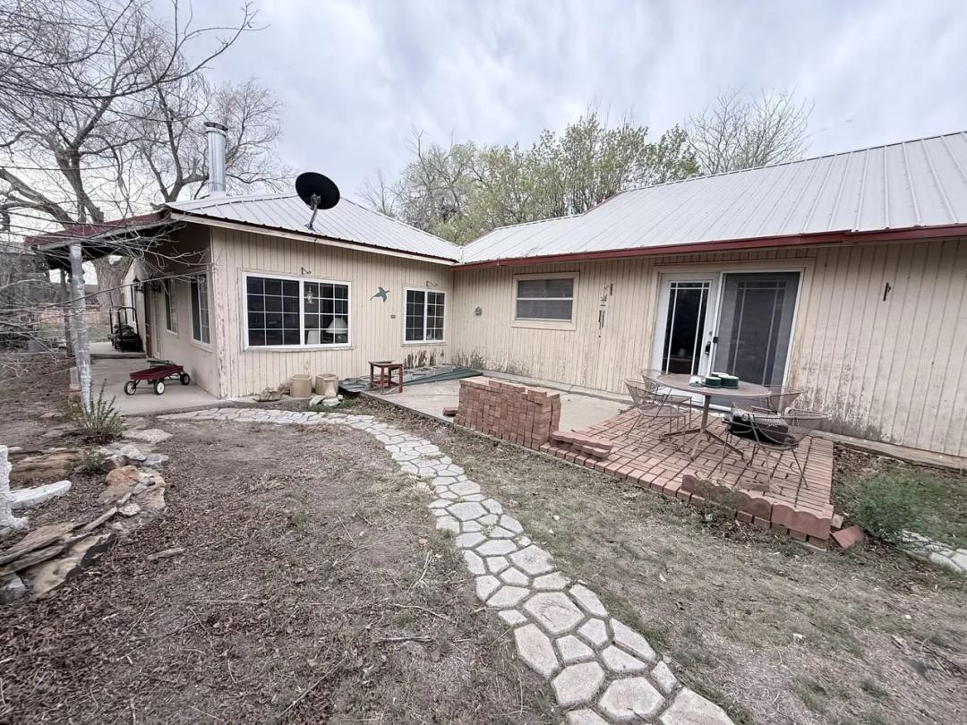Small Acreage Cottage - 410 Canal Rd, La Junta