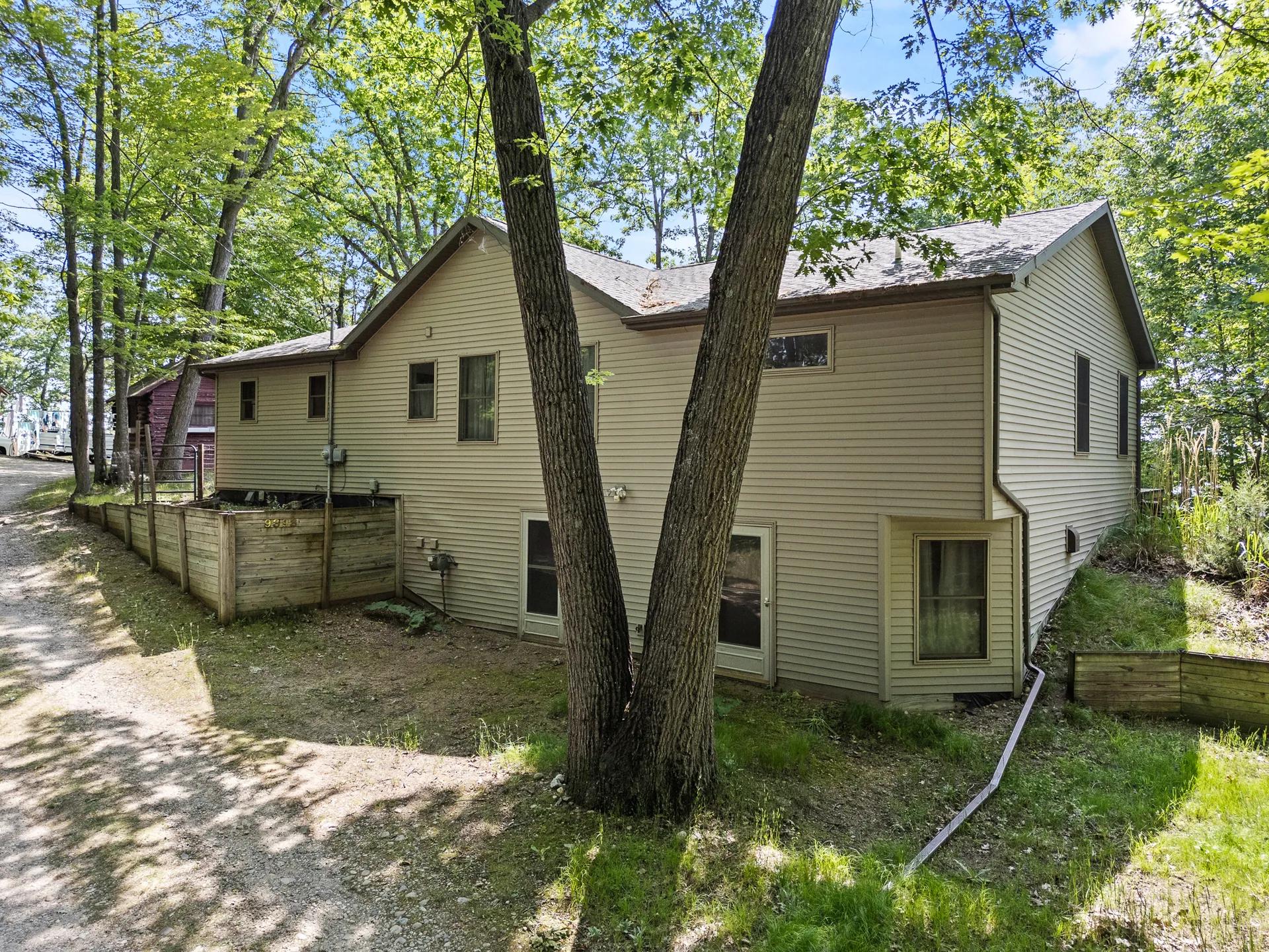 16066279-49