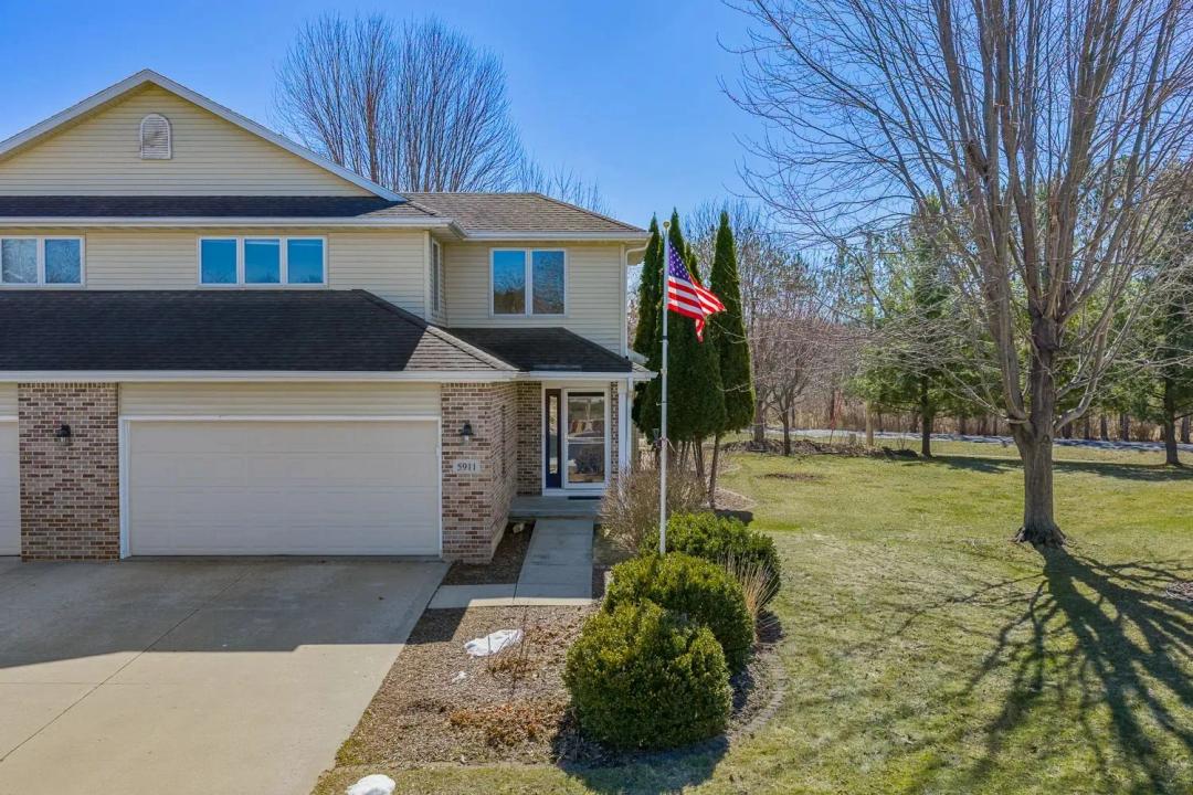 3 Bed, 2.5 Bath Half-Duplex in Sought-After McFarland WI