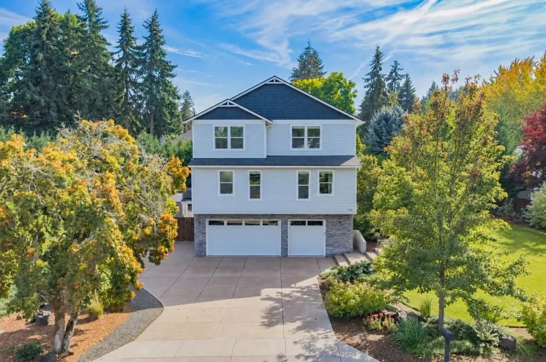116 13th Ave NE