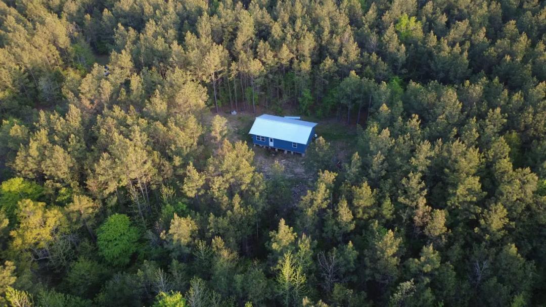 Beautiful 2 Bed Off-Grid Cabin
