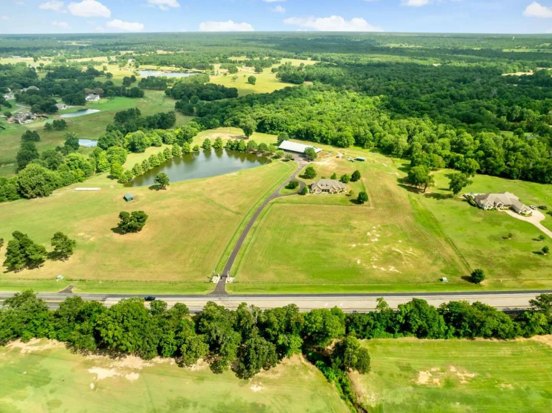 Luxury Country Estate on 26.78± Acres with Water Rights, Manager’s Quarters & Equestrian Amenities