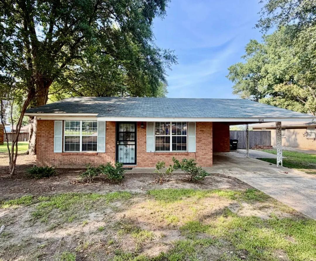 Home in Bolivar County at 314 Bolling Avenue in Cleveland, MS