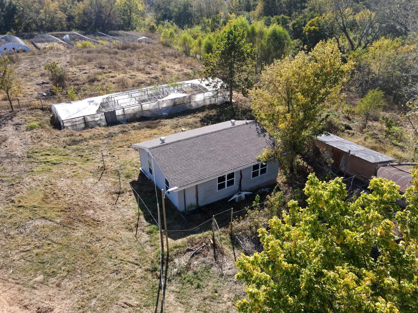 16585056-25
