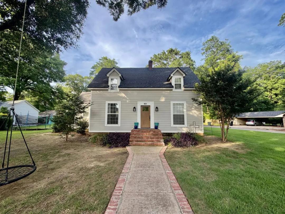 Home in Washington County at 601 N Deer Creek Drive in Leland, MS