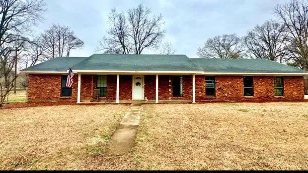 Home in Bolivar County at 304 Early Ewing Street in Benoit, MS