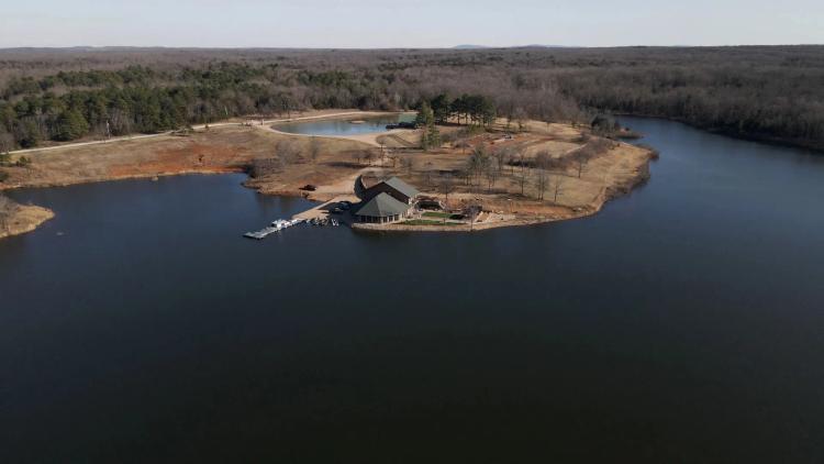 327-Acre Lakefront Hunting Estate in Mineral Point, Missouri
