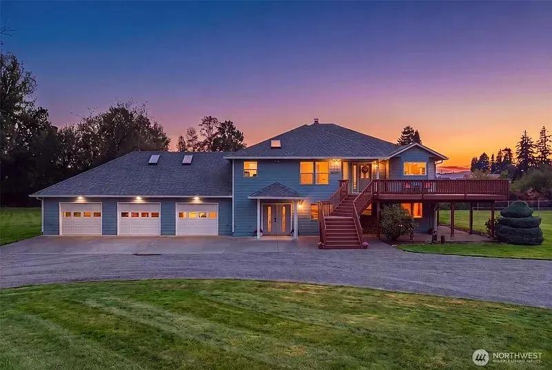 Riverfront Luxury Country Home in Woodland, Washington for Sale