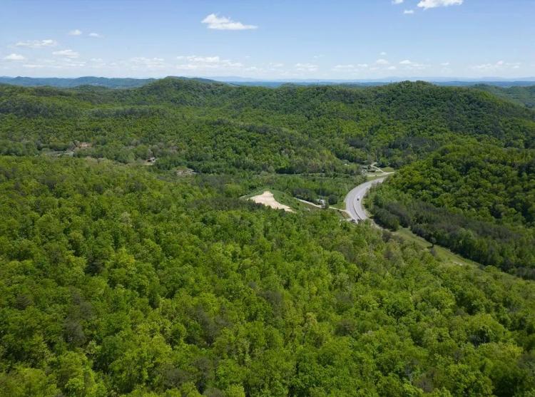  Serene Haven in East Tennessee: Embrace Nature's Splendor