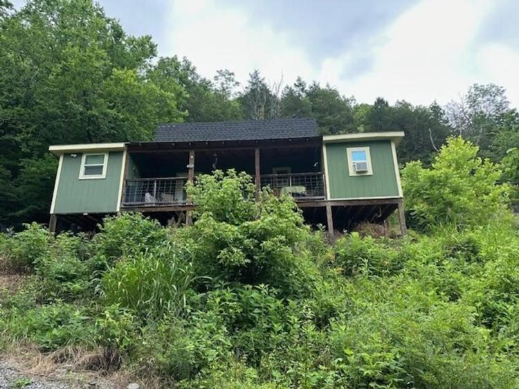89.5+/-acres Unrestricted with Hunting Cabin