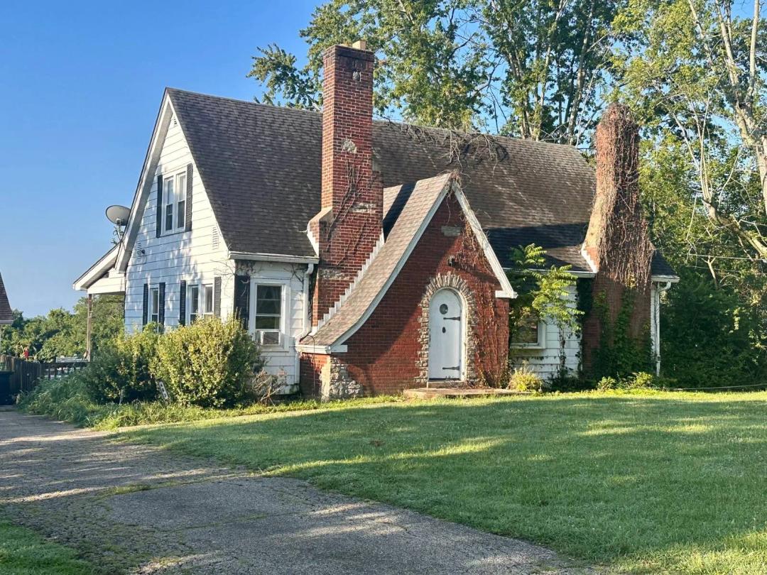 2 Bedrooms1.5 Bathroom on 2.22 Acres at 463 Beissinger Rd
