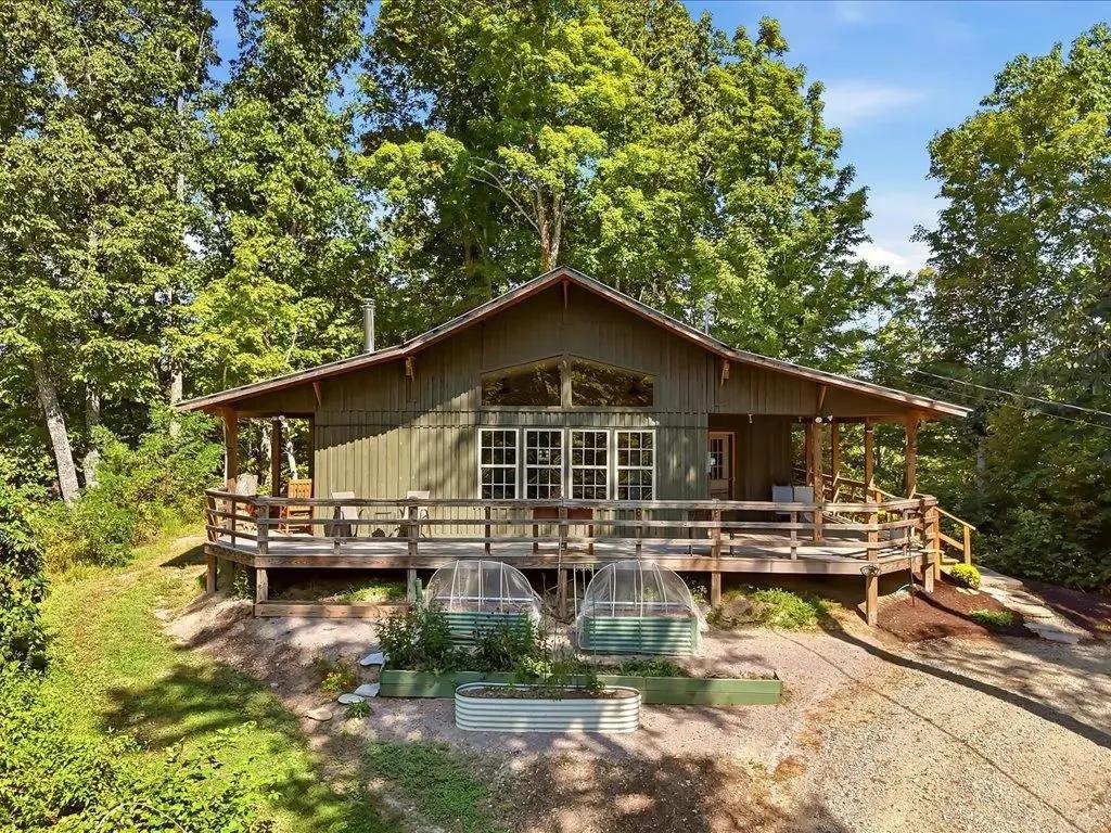 Private Cabin on 4.68 Acres with Sweeping Mountain Views