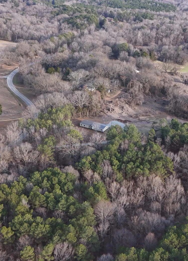 A Home On 12 Acres in Grenada County, MS 