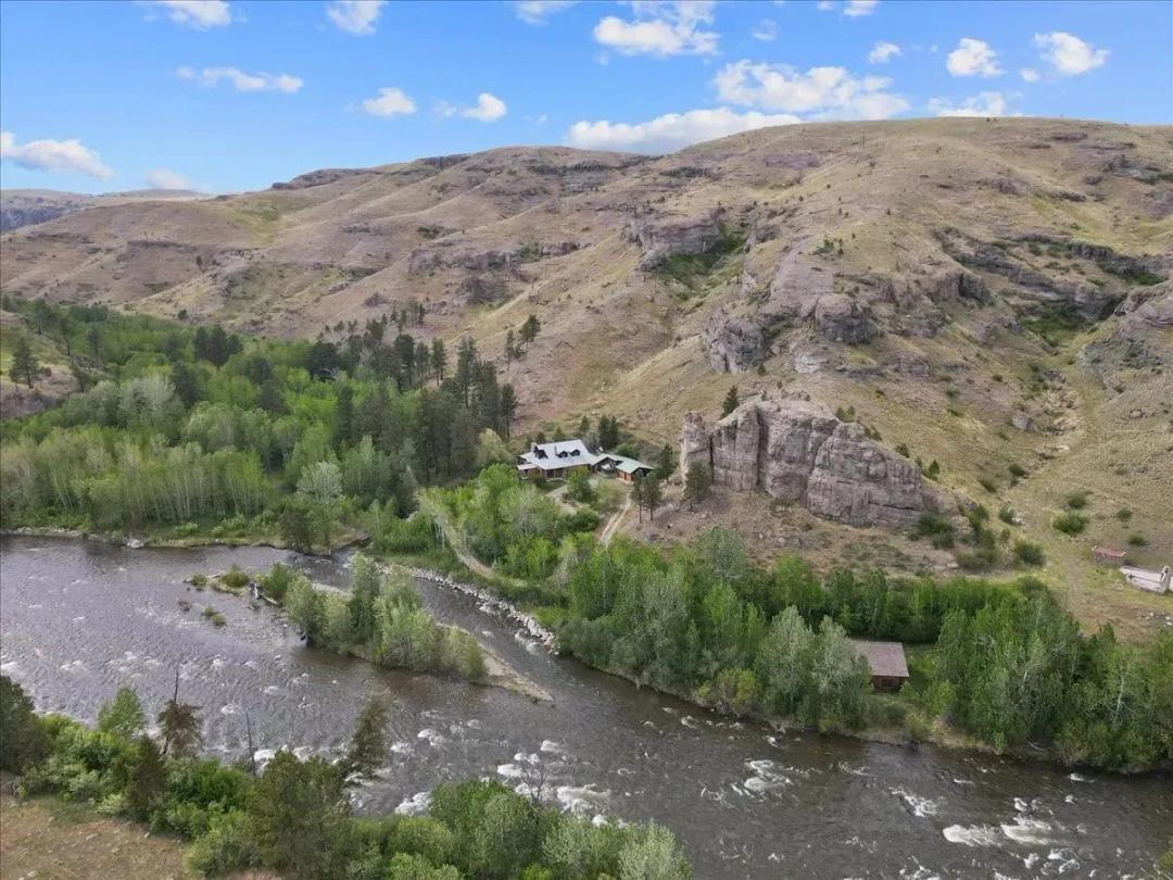Trout Creek Lodge on the Stillwater River