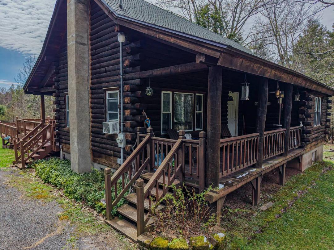 Log Cabin Living