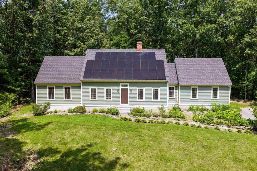 4 Bedrooms1.5 Bathroom on 2.04 Acres at 16 Thornton Lane