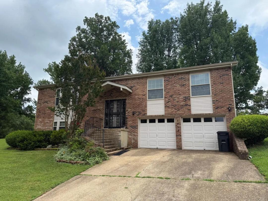 4-Bedroom Home in Quiet Subdivision of Poplar Bluff