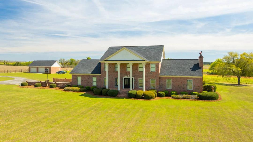 Premier Tift County Estate on 15.5± Acres
