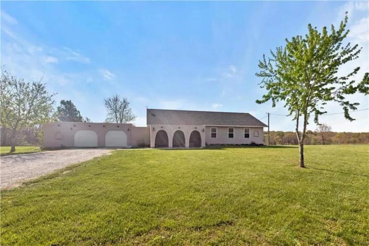 10 Acre Ranchette - Country Living