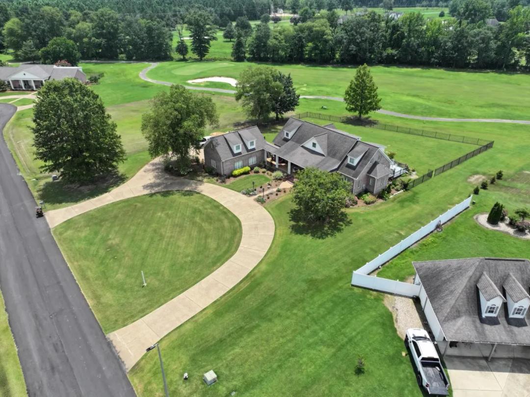 Home on River Birch Golf Course in Monroe County, MS