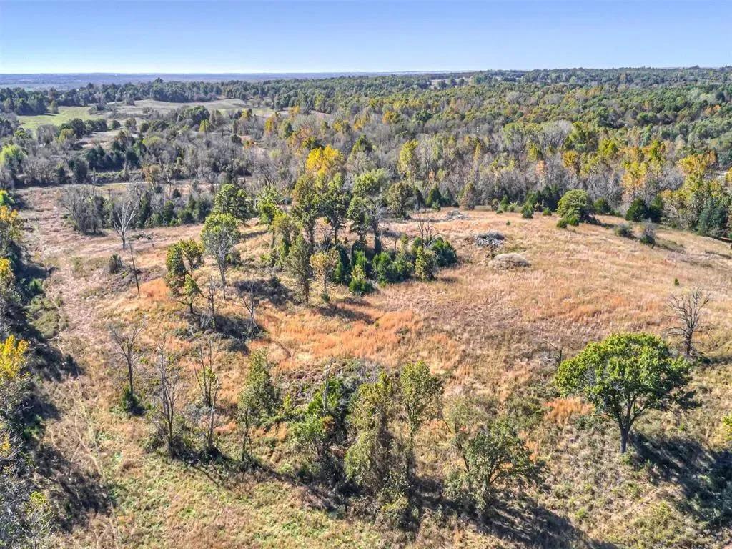 19 Acres in Yale