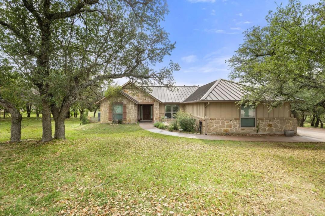 215 Maverick Circle, Horseshoe Bay, TX